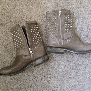 Steve madden studded biker moto boots tan 5.5
